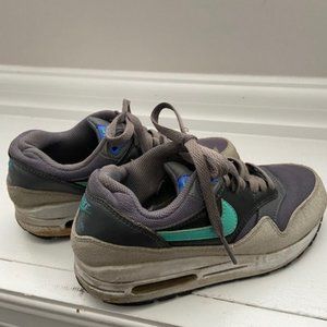Nike Air Runners, Ladies 5/ Youth 3.5